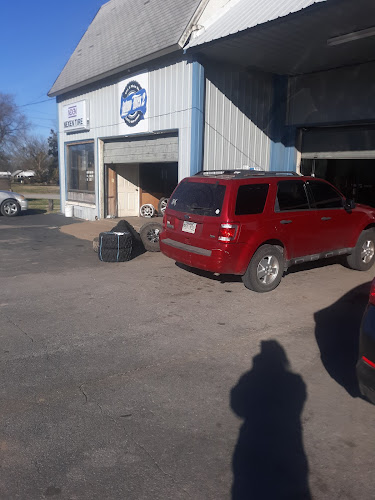 Latino Tires
