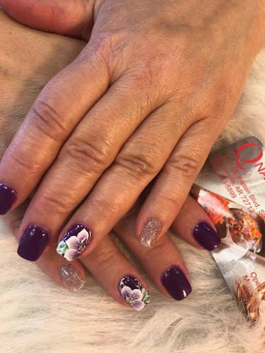 Q Nails Spa