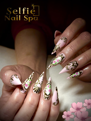 Selfie Nail Spa